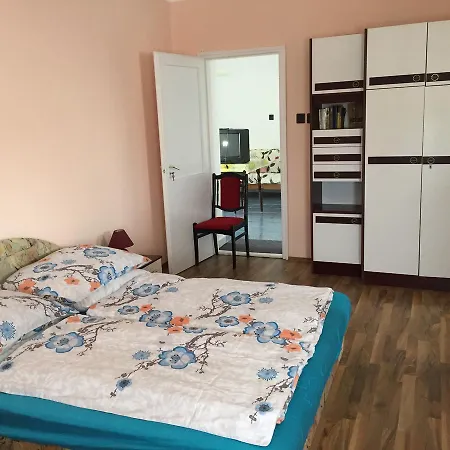 éva Apartman Affittacamere *