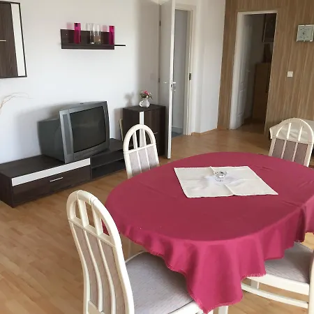 éva Apartman Affittacamere *