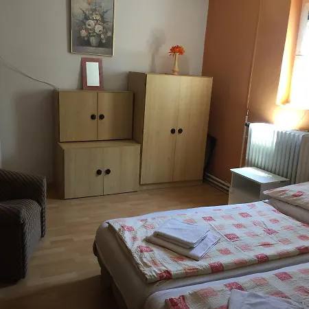 éva Apartman Affittacamere