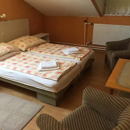 éva Apartman Affittacamere